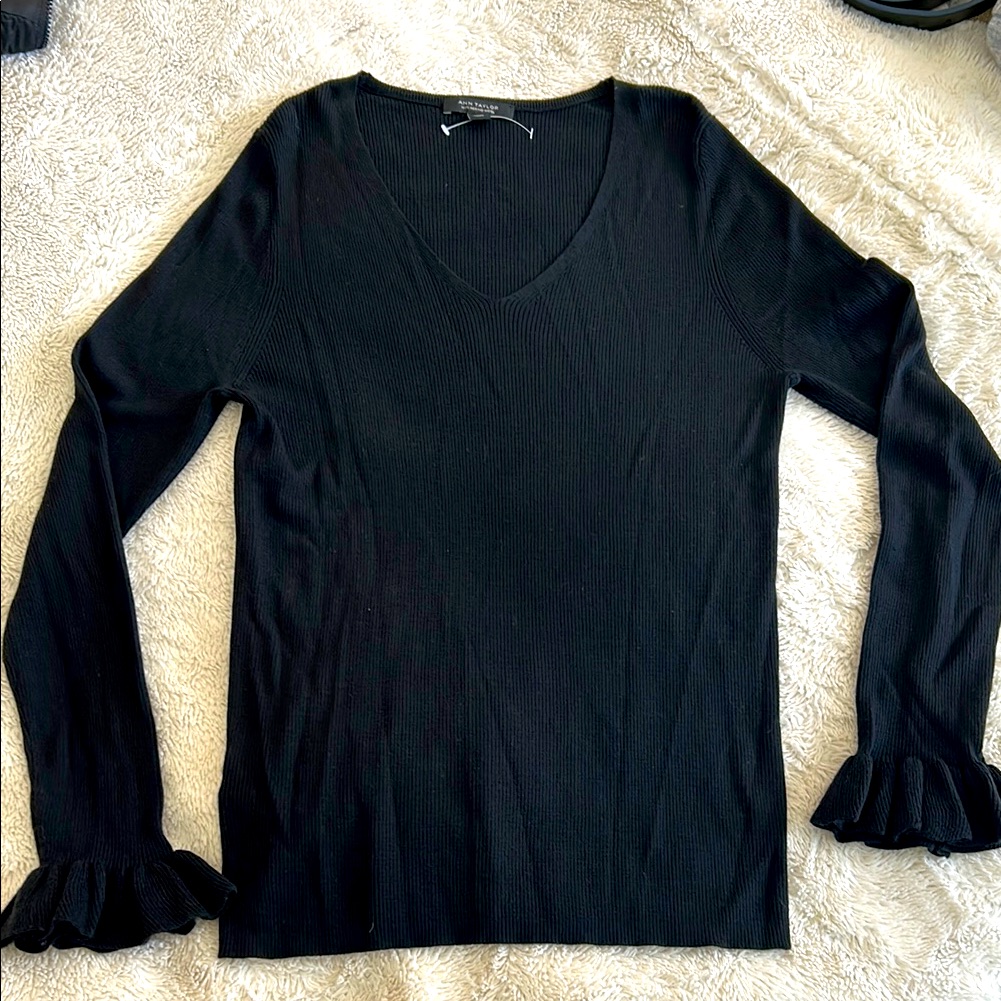 Nwot Ann Taylor Black V-Neck Ruffle Sleeve Wool Sweater Top